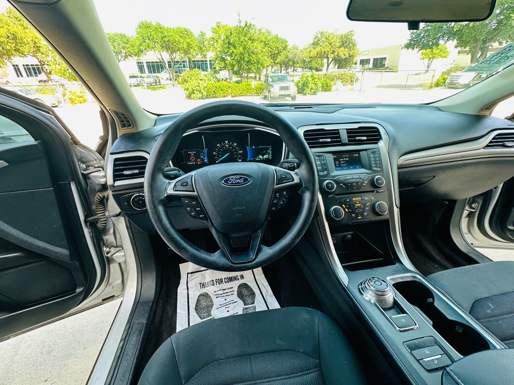 2017 Ford Fusion Image 17