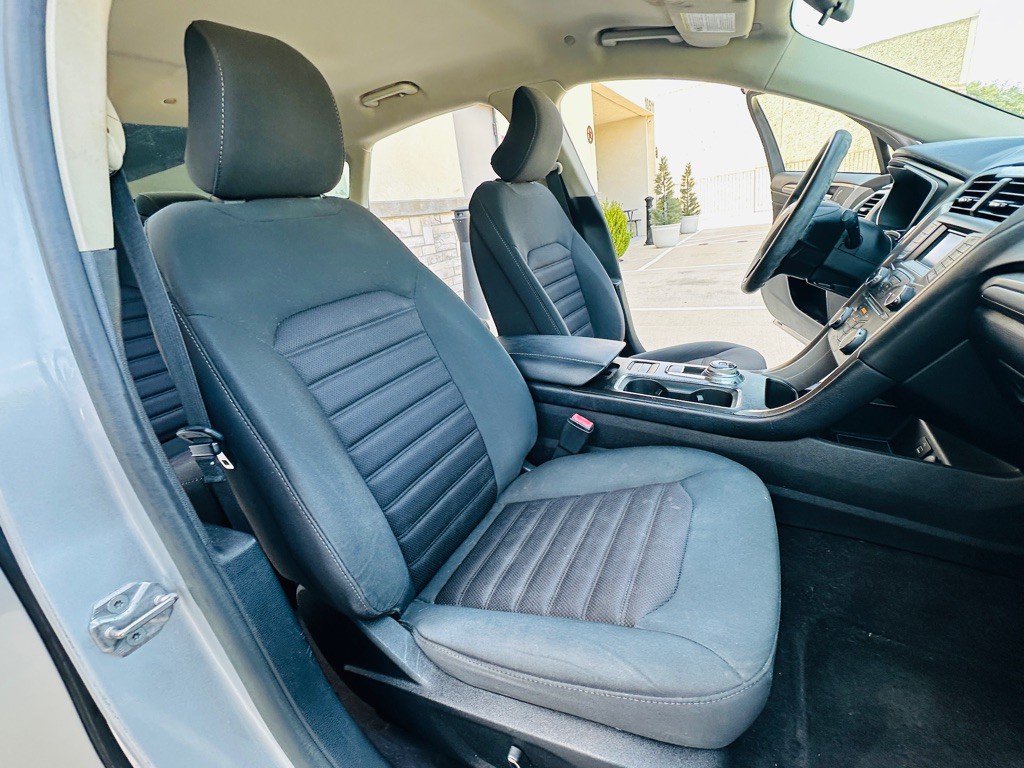 2017 Ford Fusion Image 23