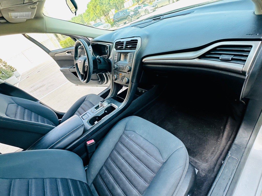 2017 Ford Fusion Image 24