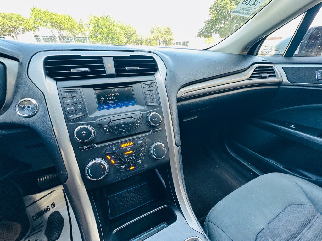 2017 Ford Fusion Image 27