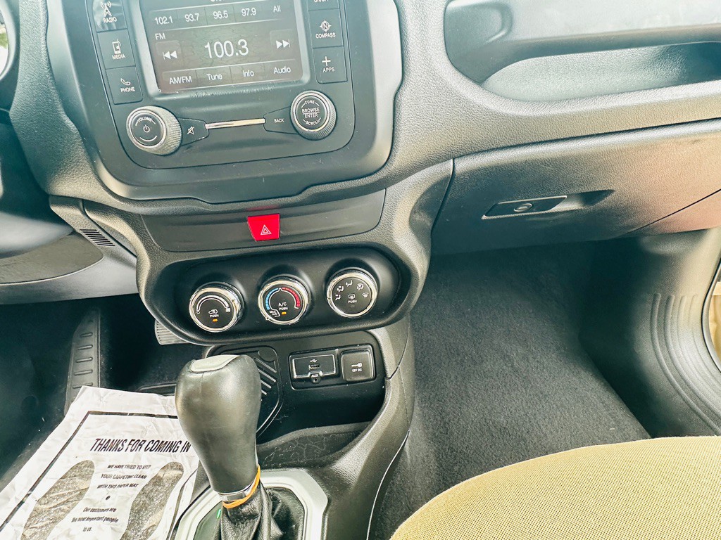 2016 Jeep Renegade Image 18