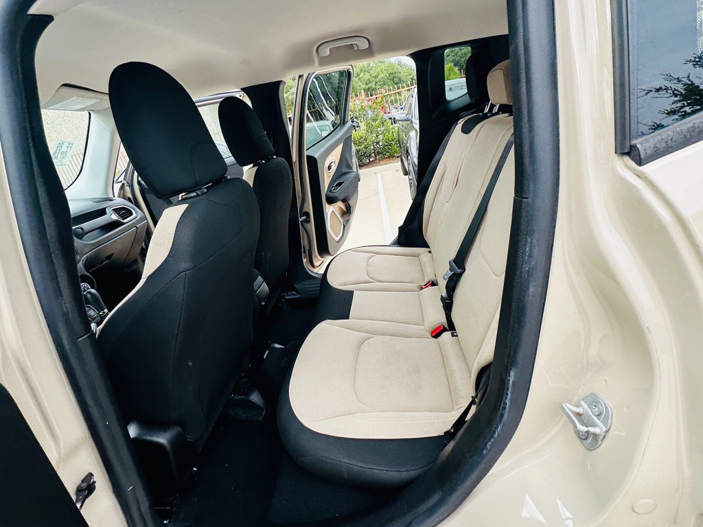 2016 Jeep Renegade Image 19
