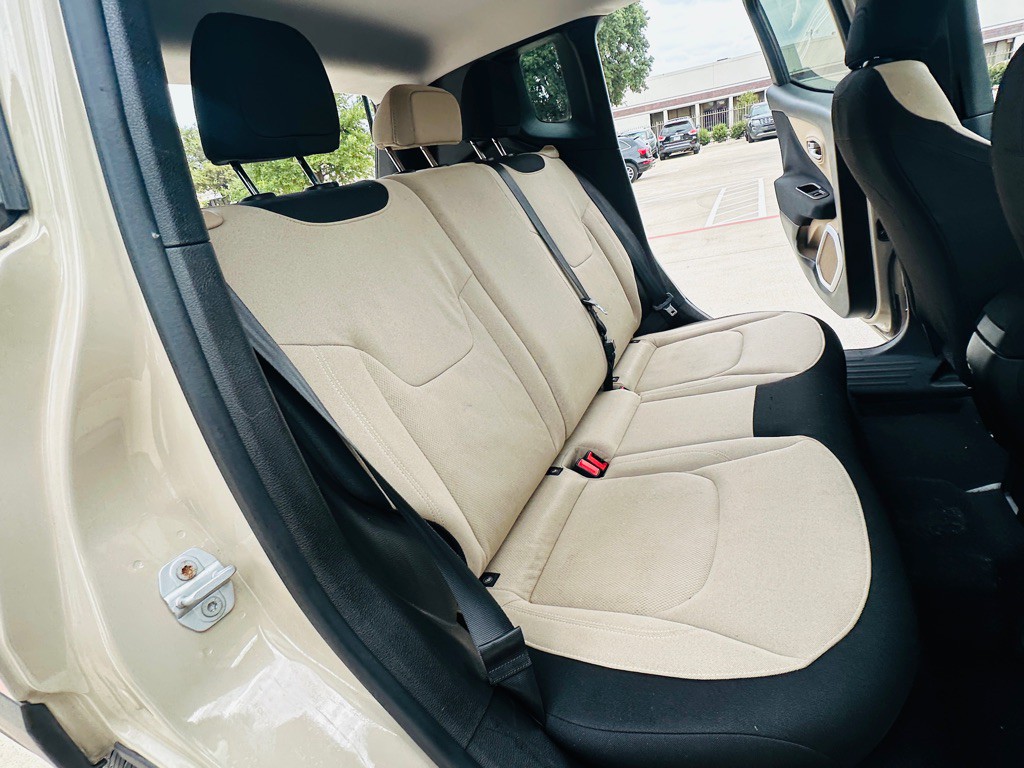 2016 Jeep Renegade Image 24