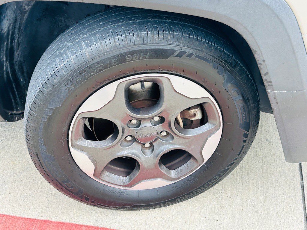 2016 Jeep Renegade Image 34