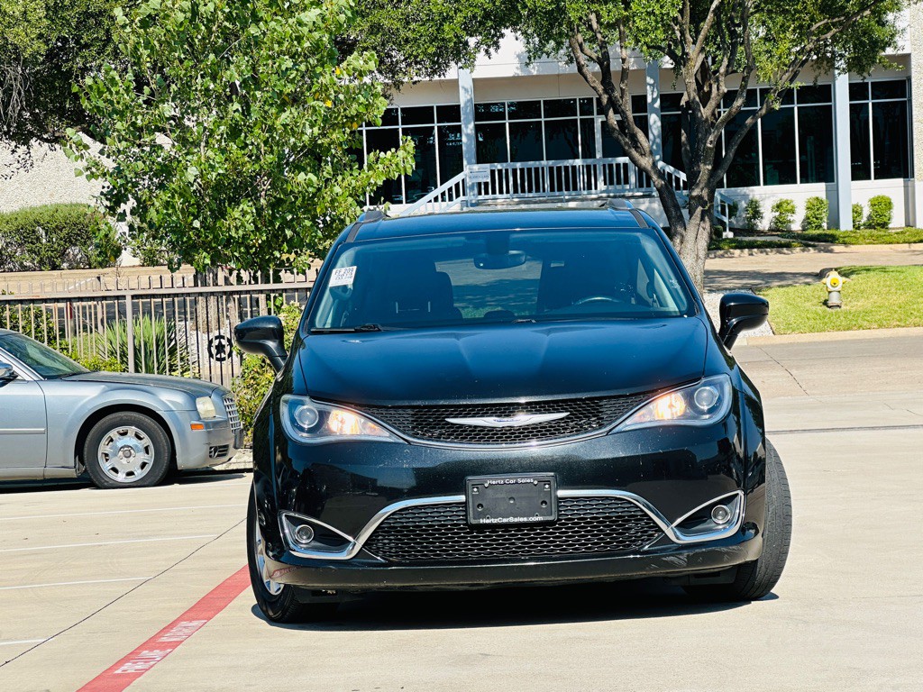 2019 Chrysler Pacifica Image 2