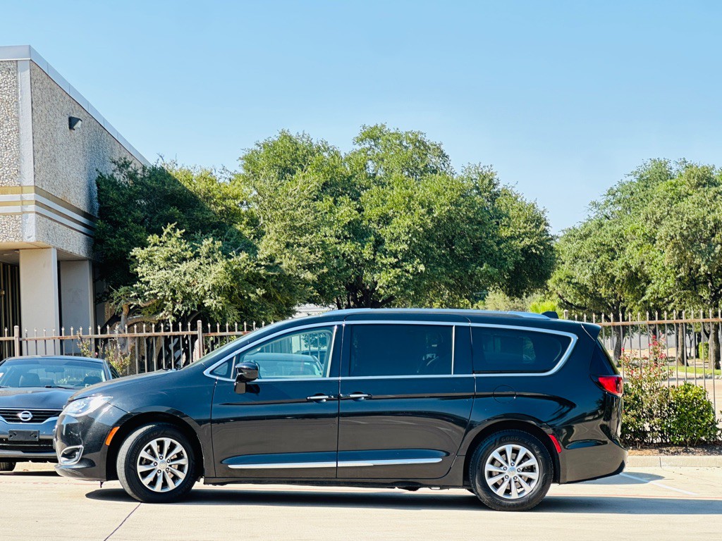 2019 Chrysler Pacifica Image 6