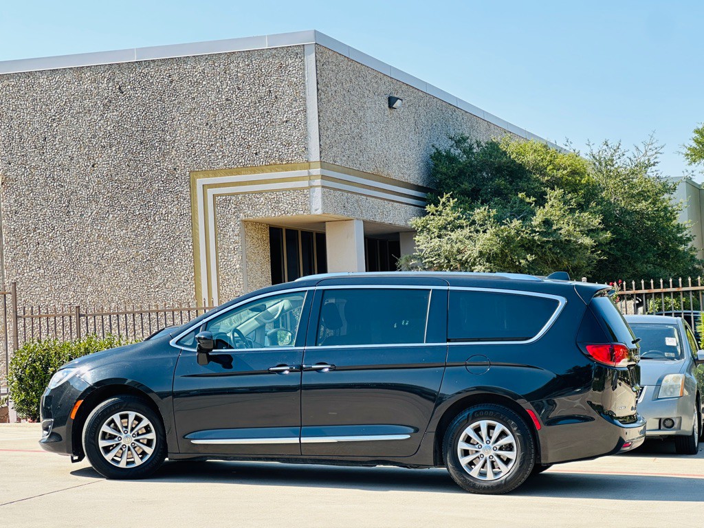 2019 Chrysler Pacifica Image 7