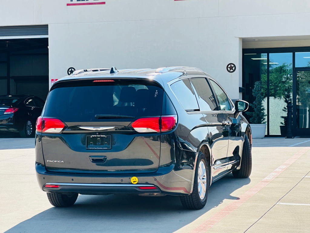 2019 Chrysler Pacifica Image 11