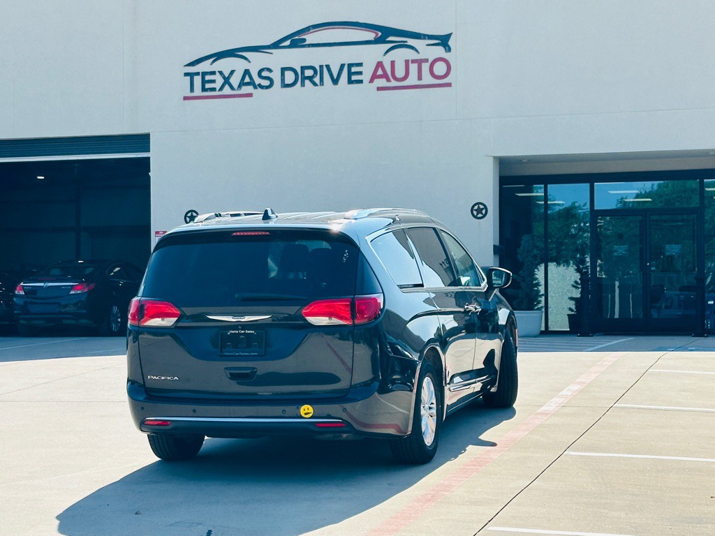 2019 Chrysler Pacifica Image 12