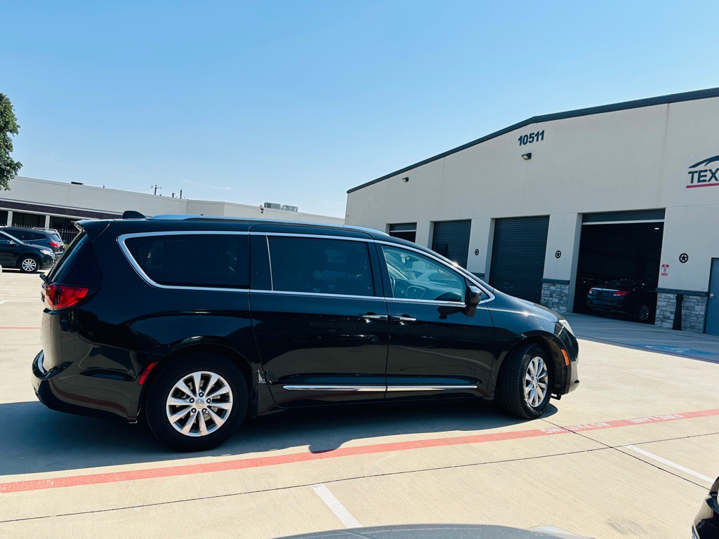 2019 Chrysler Pacifica Image 14