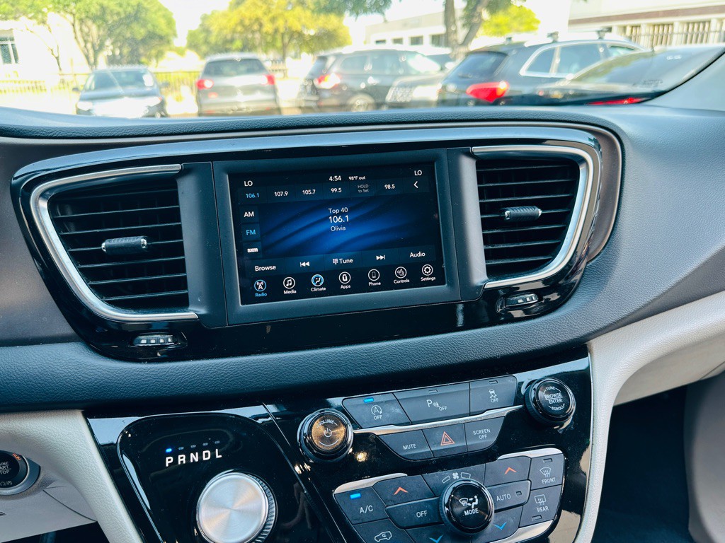 2019 Chrysler Pacifica Image 17