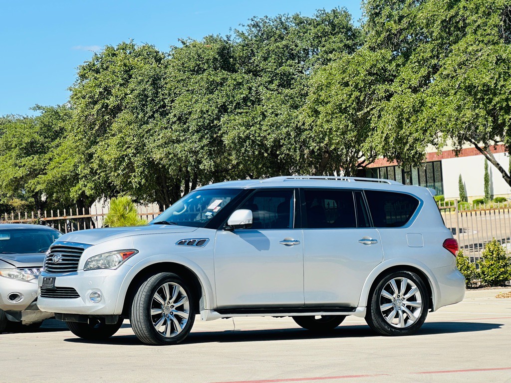 2013 INFINITI QX56 Image 4