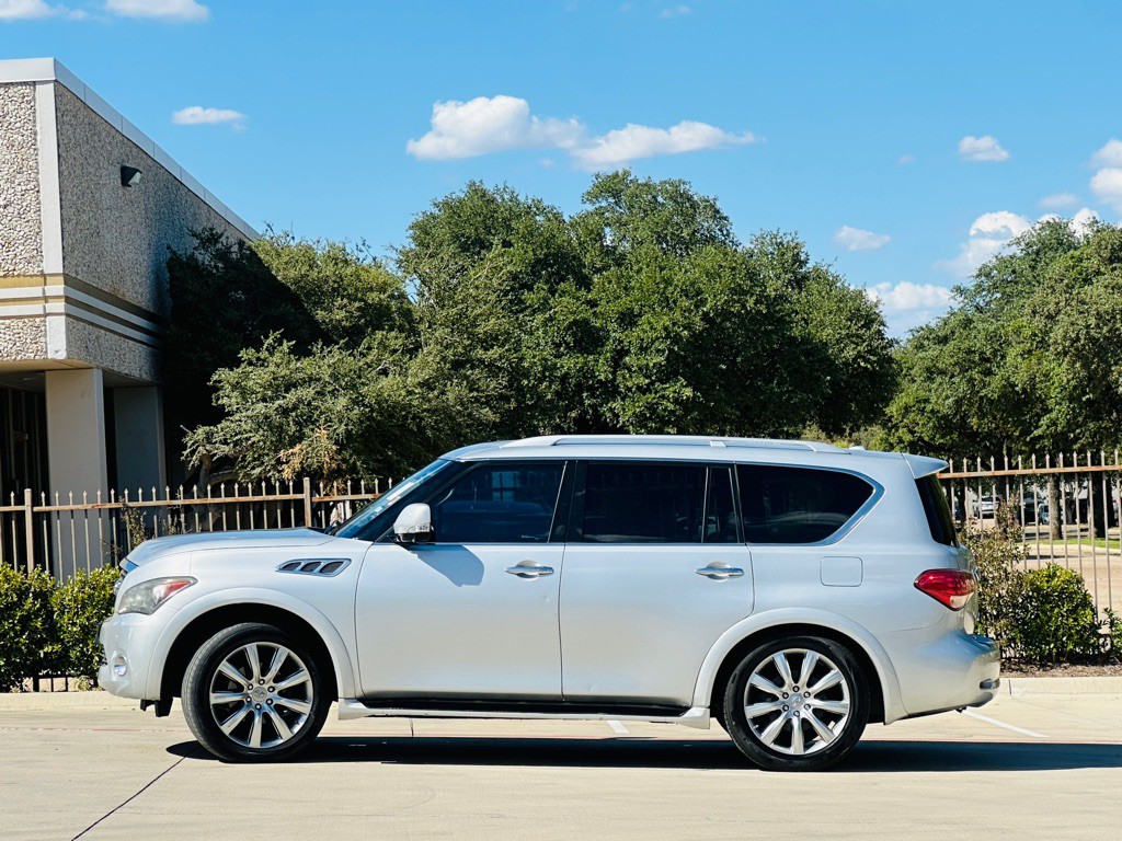 2013 INFINITI QX56 Image 5