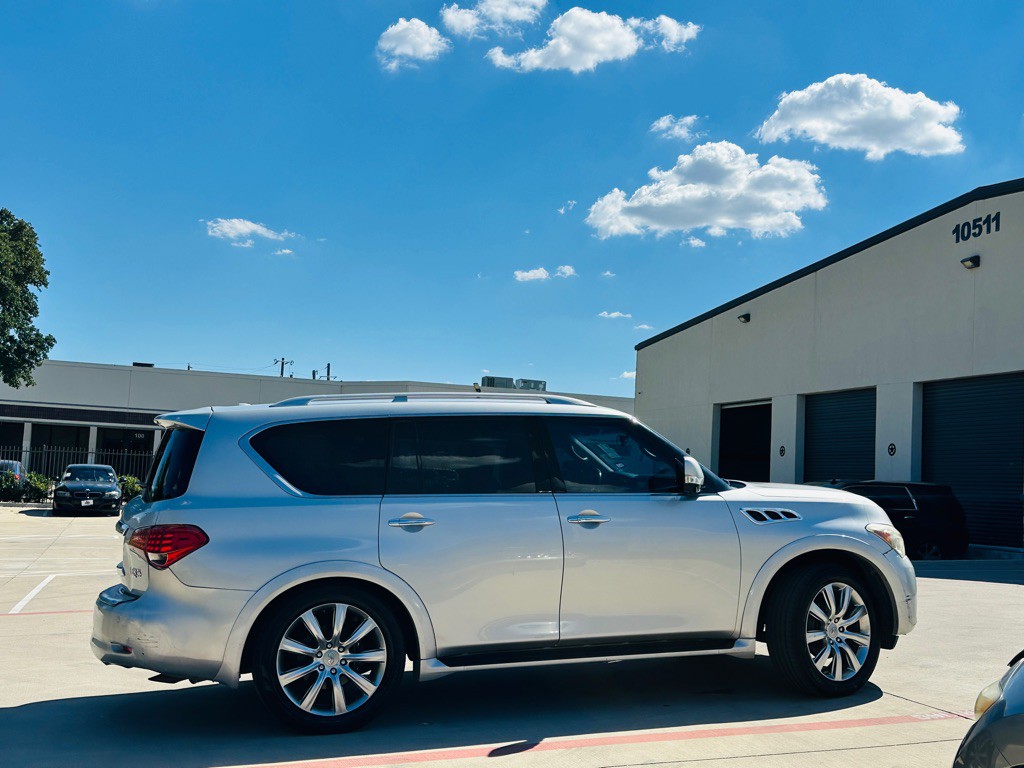 2013 INFINITI QX56 Image 11