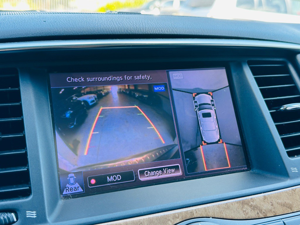 2013 INFINITI QX56 Image 17