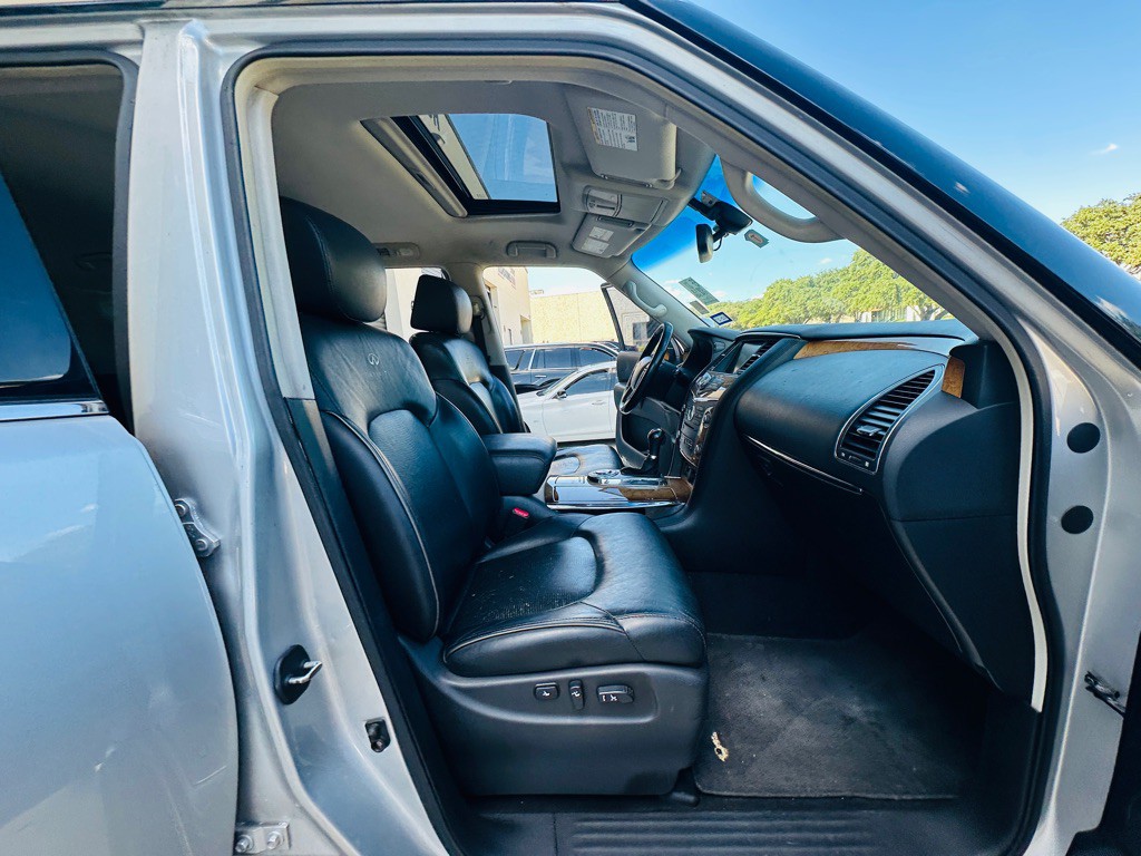 2013 INFINITI QX56 Image 30