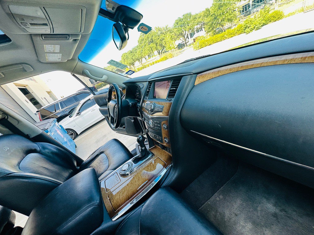 2013 INFINITI QX56 Image 32