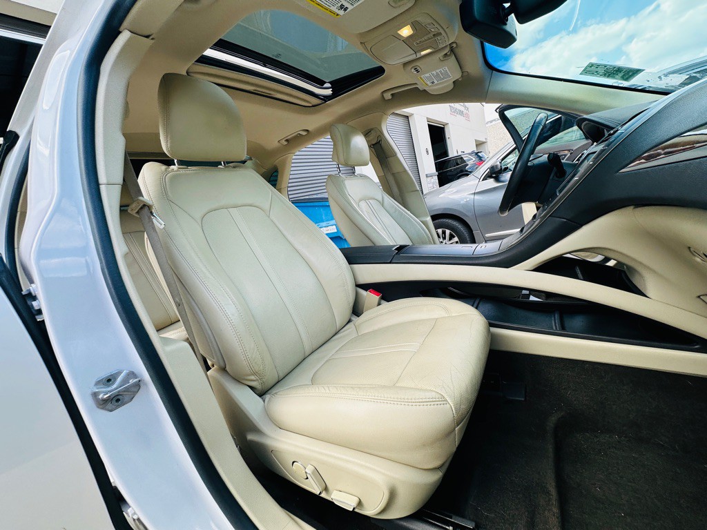 2014 Lincoln MKZ Image 24