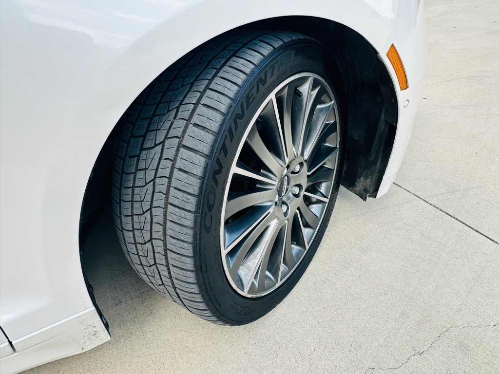 2014 Lincoln MKZ Image 32