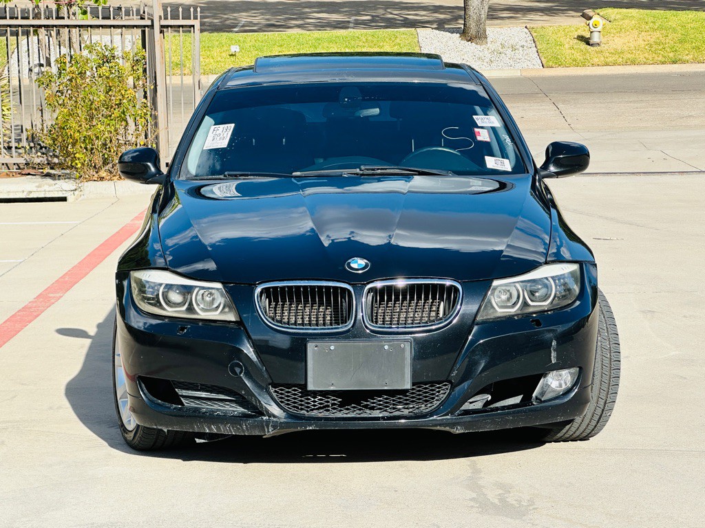 2011 BMW 3 Series Image 2