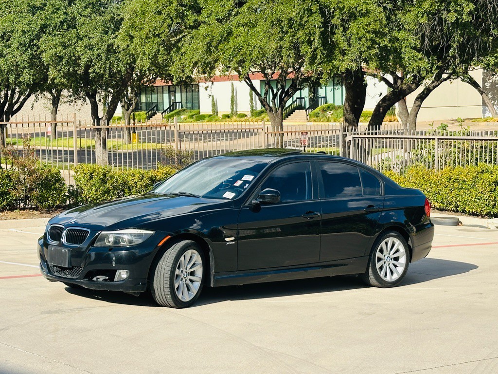 2011 BMW 3 Series Image 3