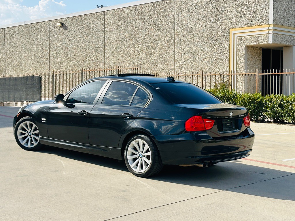 2011 BMW 3 Series Image 5