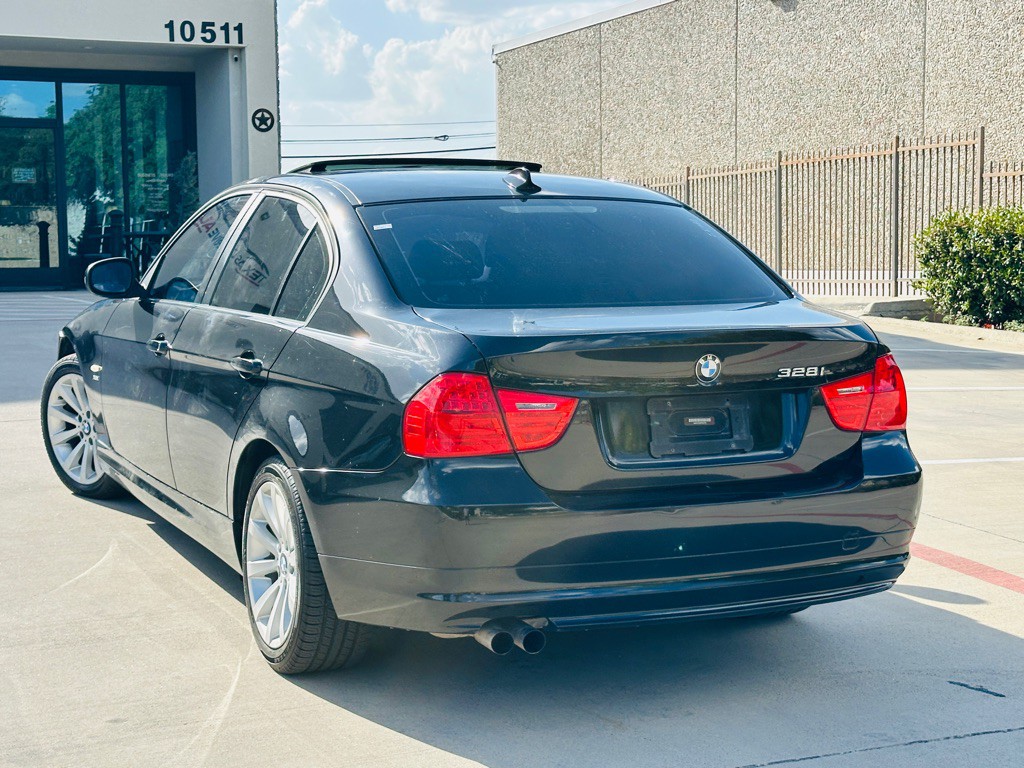 2011 BMW 3 Series Image 6