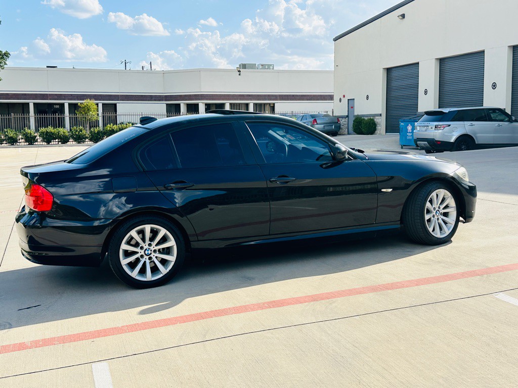 2011 BMW 3 Series Image 8