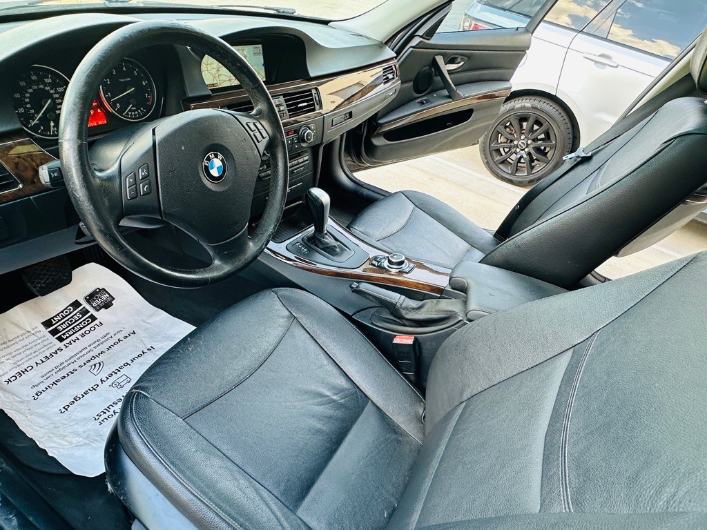 2011 BMW 3 Series Image 11
