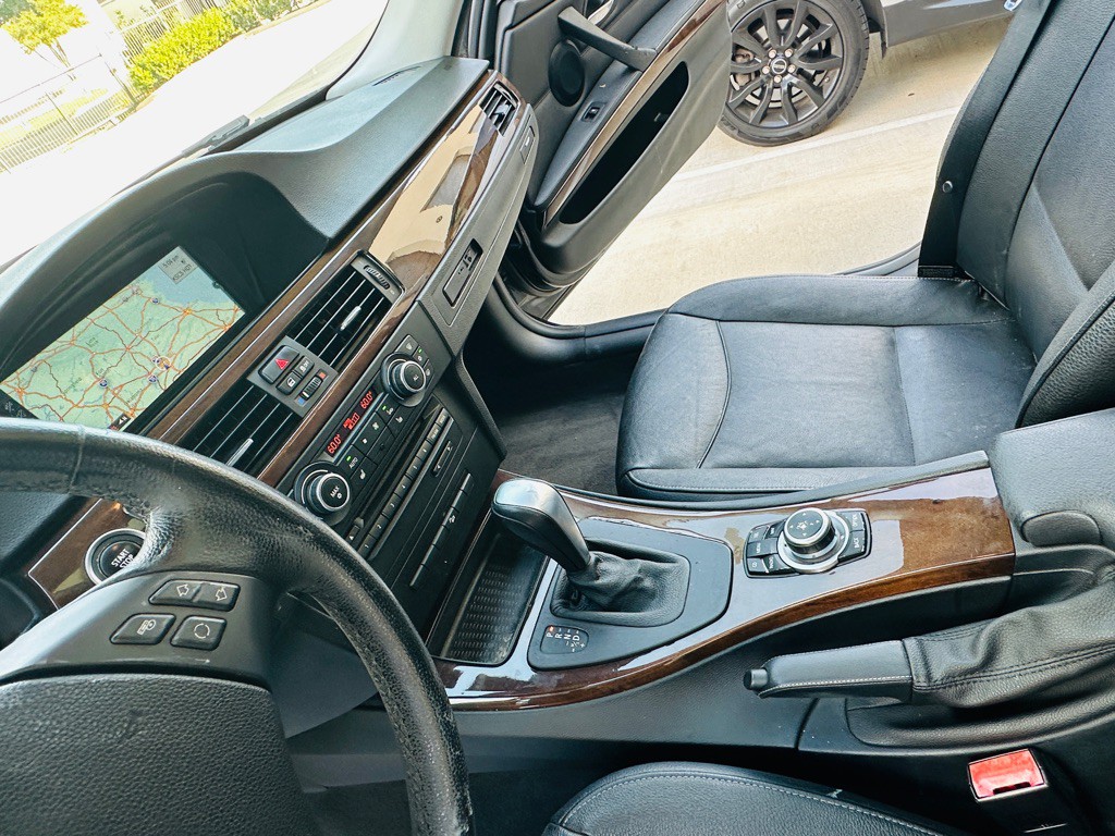 2011 BMW 3 Series Image 12