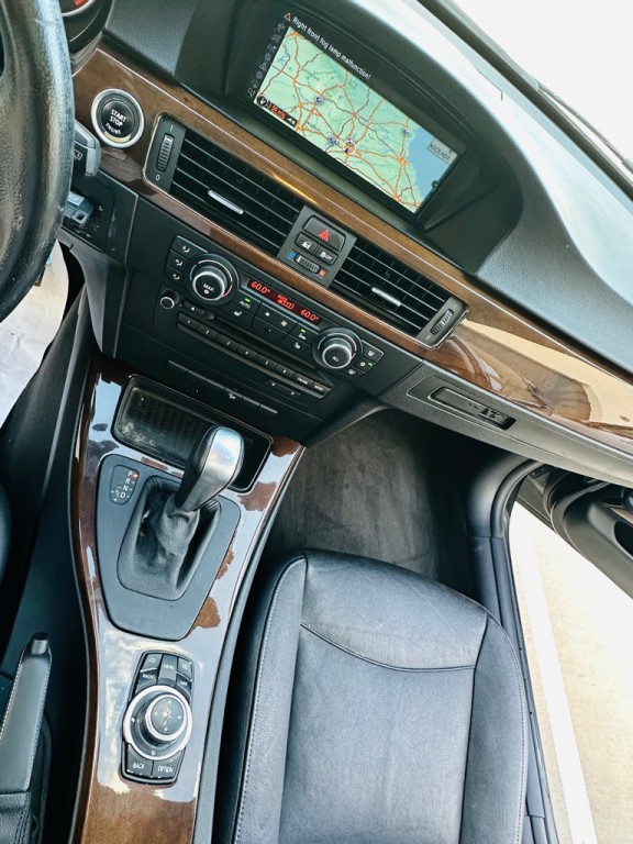 2011 BMW 3 Series Image 13