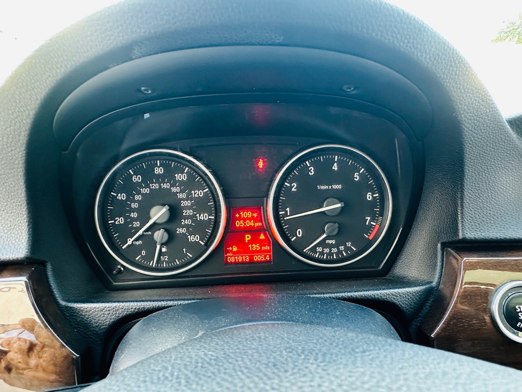 2011 BMW 3 Series Image 14