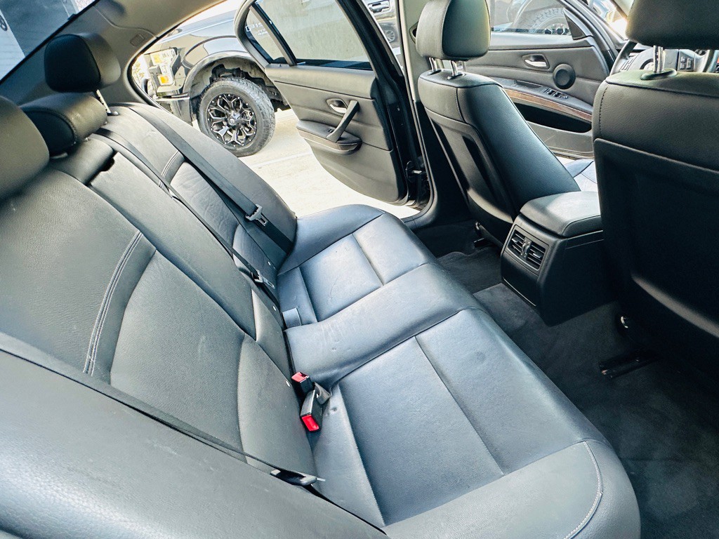 2011 BMW 3 Series Image 19