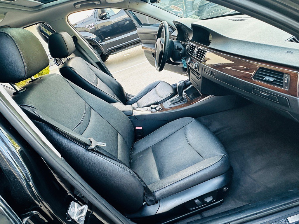 2011 BMW 3 Series Image 21