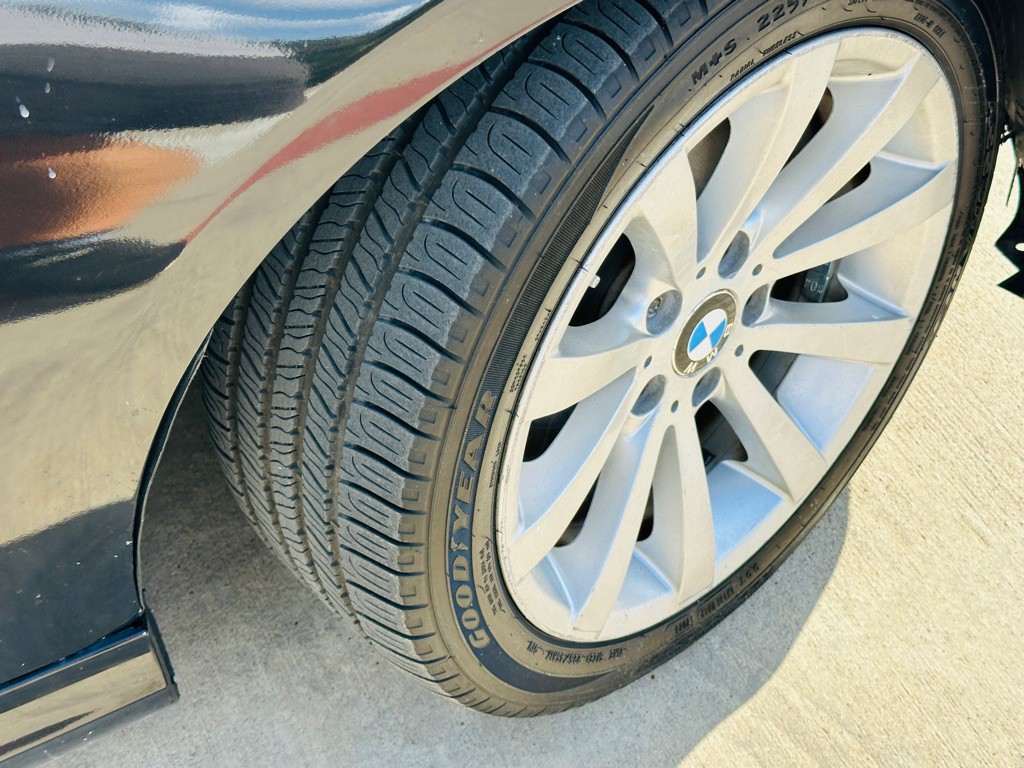 2011 BMW 3 Series Image 23