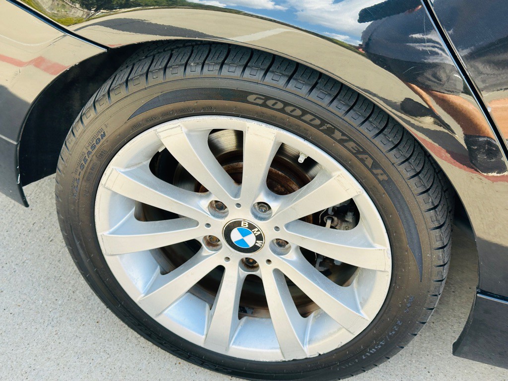2011 BMW 3 Series Image 24