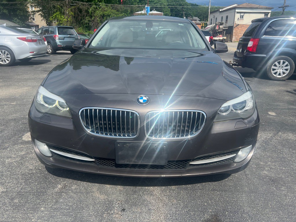 2011 BMW 5 Series Image 1
