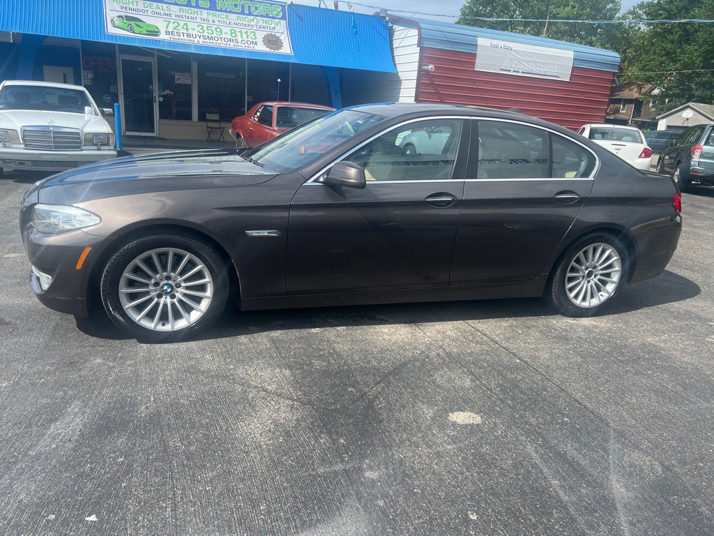 2011 BMW 5 Series Image 4