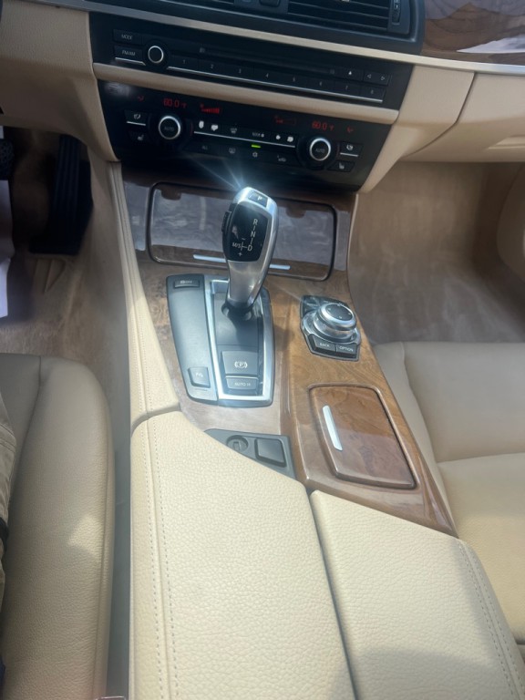2011 BMW 5 Series Image 15