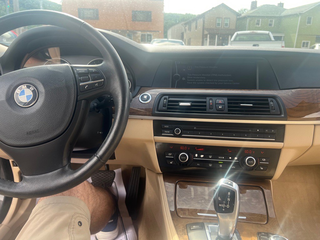 2011 BMW 5 Series Image 17