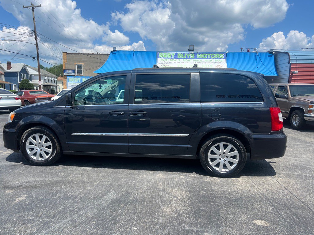 2014 Chrysler Town & Country Image 4