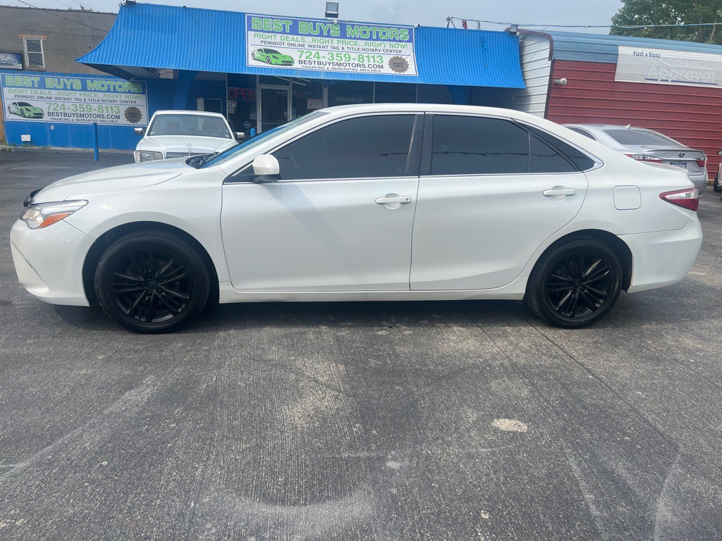 2016 Toyota Camry Image 2