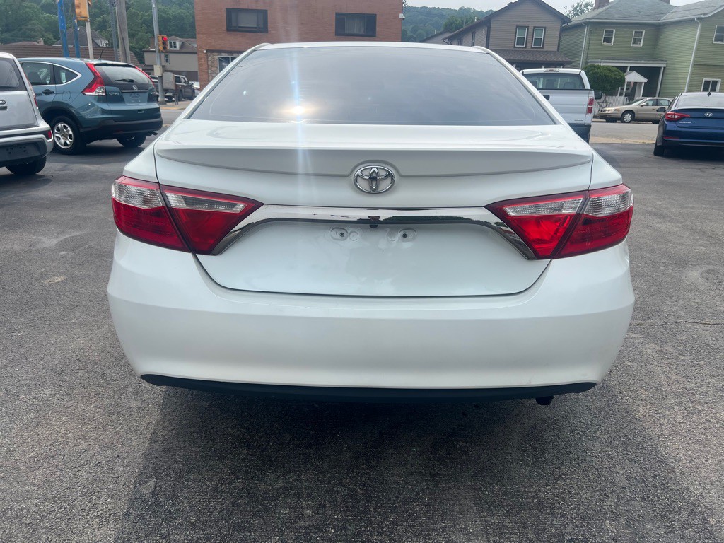 2016 Toyota Camry Image 3