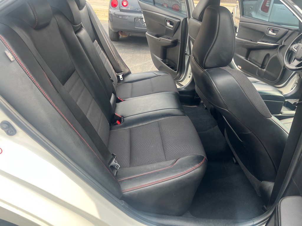 2016 Toyota Camry Image 7