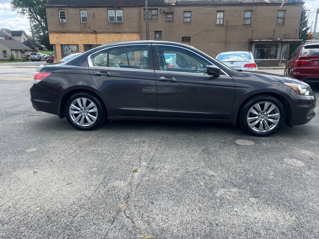 2011 Honda Accord Image 2