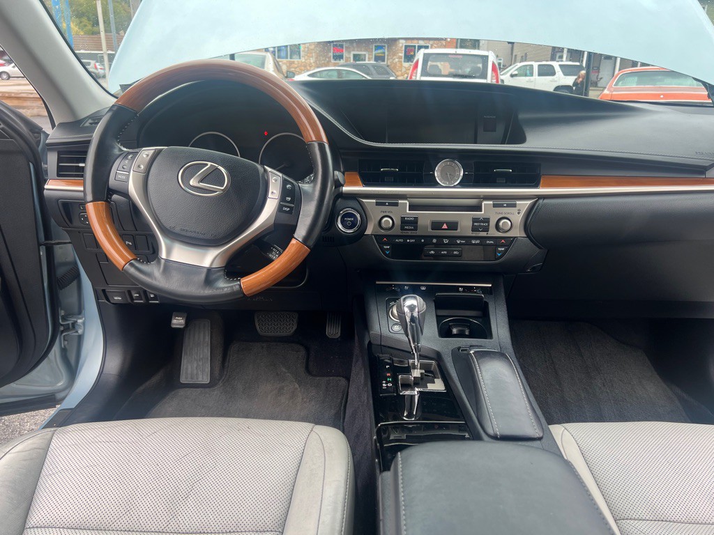 2014 Lexus ES Image 18