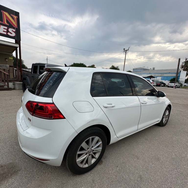 2016 Volkswagen Golf Image 2