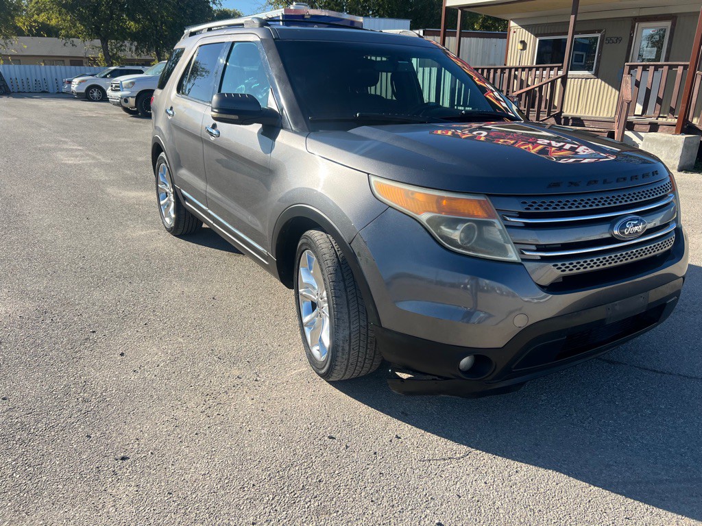 2011 Ford Explorer Image 2
