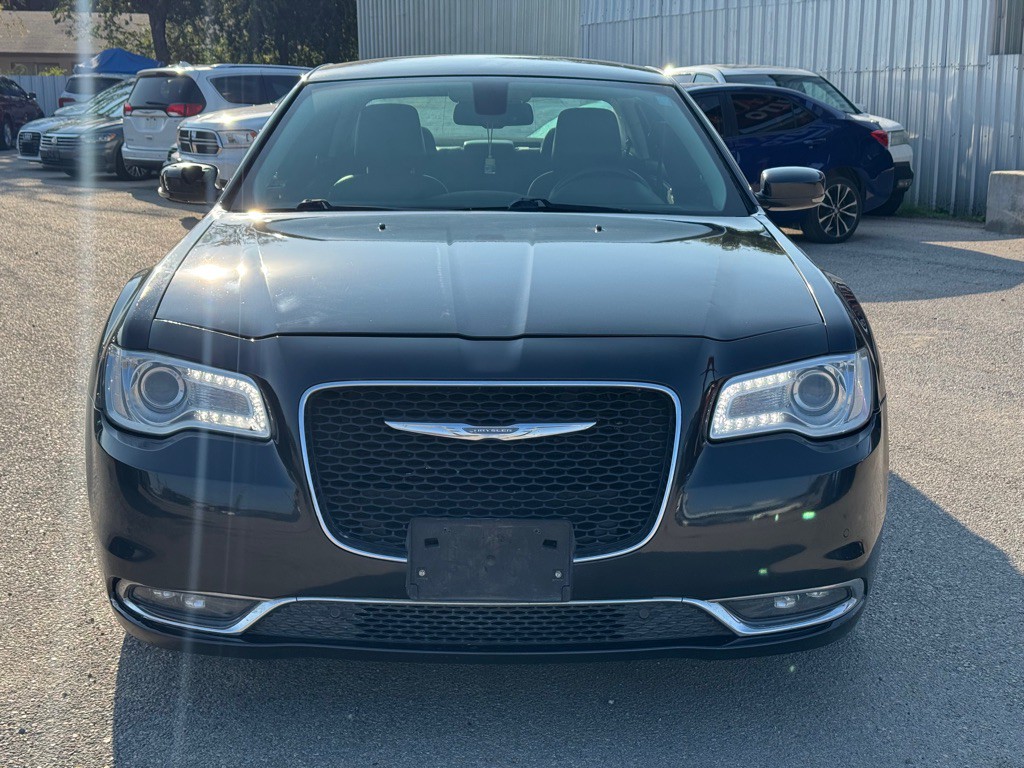 2015 Chrysler 300 Image 2