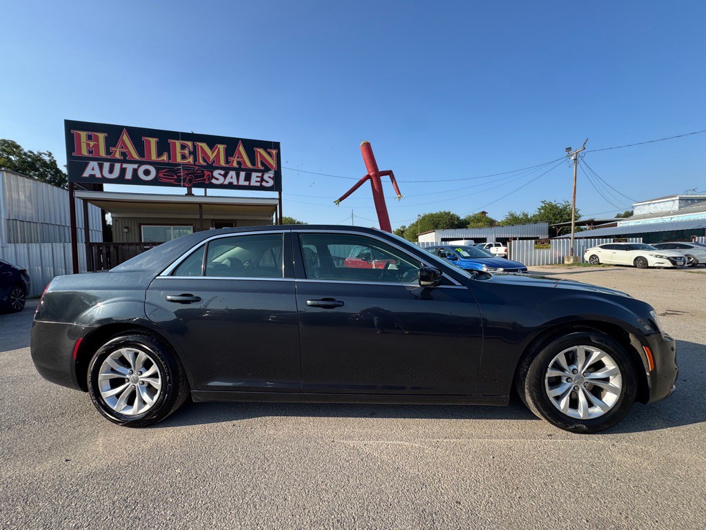 2015 Chrysler 300 Image 4